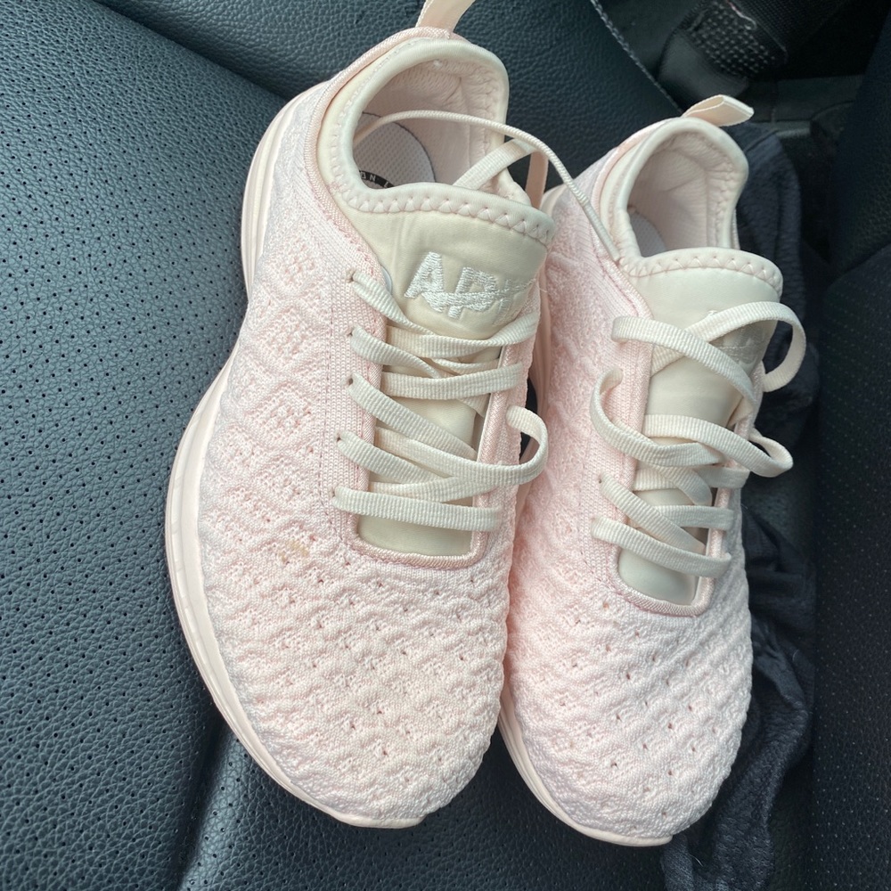 Apl shoes size 6